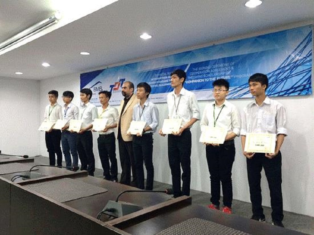 Công ty BMB trao học bỗng và bảo trợ cho sinh viên